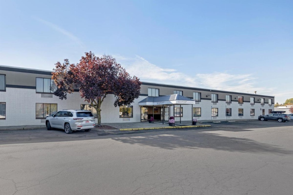 Seaport Inn & Suites Image 12