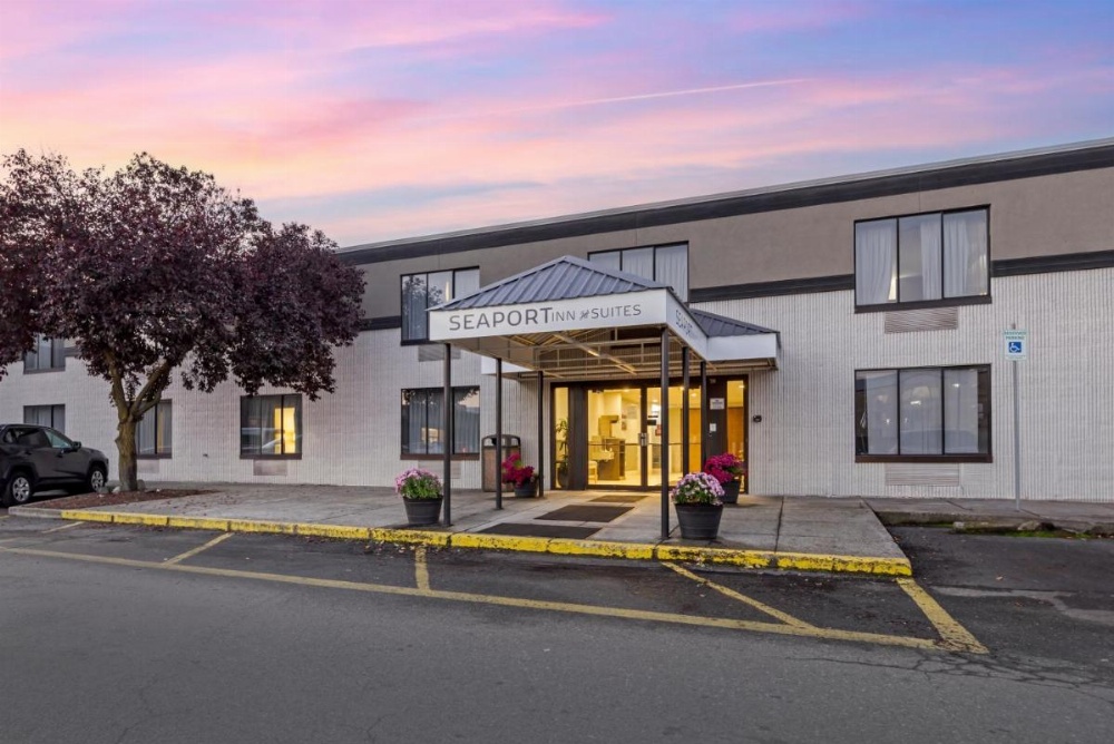 Seaport Inn & Suites Image 14