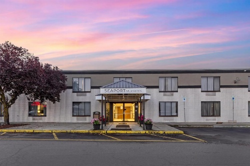Seaport Inn & Suites image 15