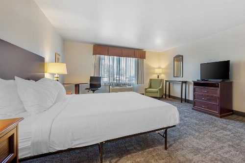 Seaport Inn & Suites image 20