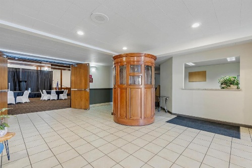 Seaport Inn & Suites image 5