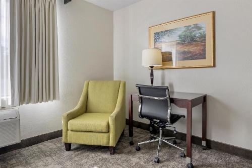 Seaport Inn & Suites image 7