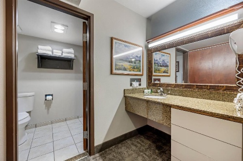Seaport Inn & Suites image 8